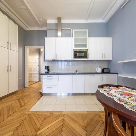 Elisabeth Apartment On Vaci Street บูดาเปสต์ ภายนอก รูปภาพ