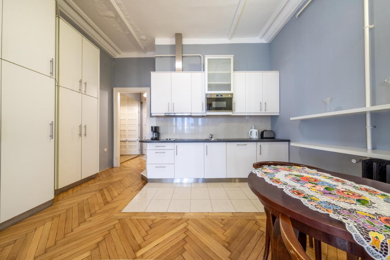 Elisabeth Apartment On Vaci Street บูดาเปสต์ ภายนอก รูปภาพ