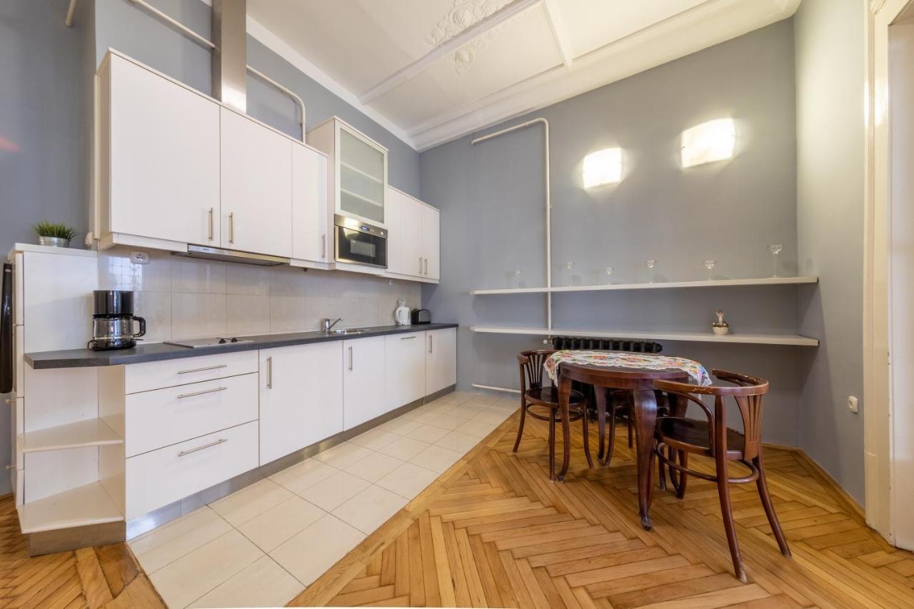 Elisabeth Apartment On Vaci Street บูดาเปสต์ ภายนอก รูปภาพ
