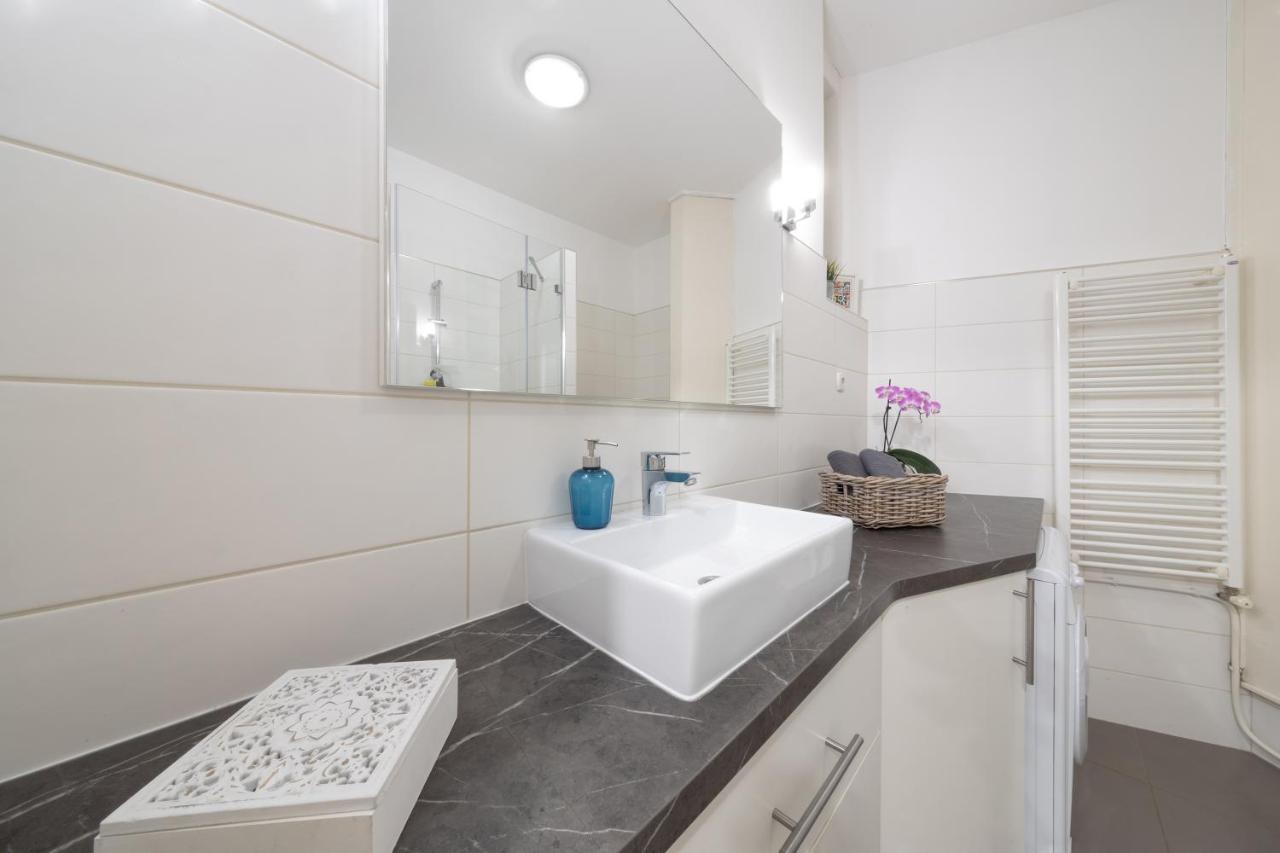 Elisabeth Apartment On Vaci Street บูดาเปสต์ ภายนอก รูปภาพ