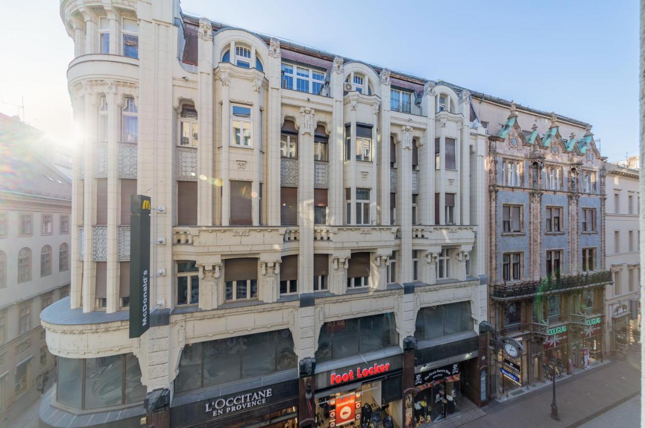 Elisabeth Apartment On Vaci Street บูดาเปสต์ ภายนอก รูปภาพ